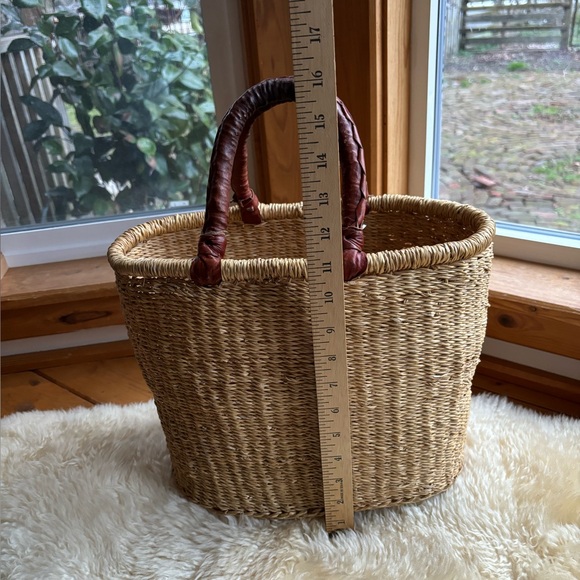 Vintage Woven Market Basket - Picture 5 of 6